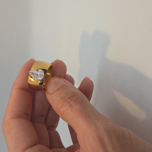 Nwt Non Tarnish Pear Cubic Zirconia Ring - Picture 5 of 6